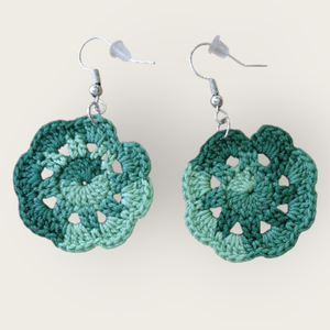 Csipkerózsa fülbevaló zöld színváltós , Ékszer, Fülbevaló, Lógó fülbevaló, Horgolás, MESKA