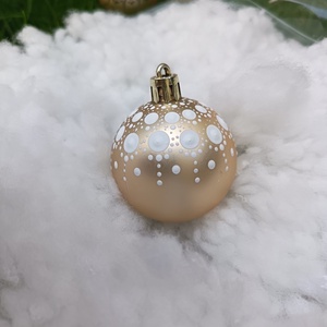 Fehér Pontozott Karácsonyfadísz - karácsony - karácsonyi lakásdekoráció - karácsonyfadíszek - Meska.hu