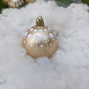 Fehér Pontozott Karácsonyfadísz - karácsony - karácsonyi lakásdekoráció - karácsonyfadíszek - Meska.hu