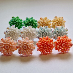 Virág fülbevaló választható színben, Ékszer, Fülbevaló, Pötty fülbevaló, Ékszerkészítés, MESKA