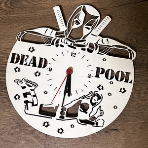 Deadpool falióra, Otthon & Életmód, Dekoráció, Fali és függő dekoráció, Falióra & óra, Famegmunkálás, Gravírozás, pirográfia, MESKA