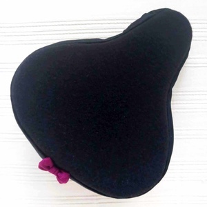 Vízlepergető bicikli üléshuzat lila masnival kerékpár vízlepergető , Játék & Sport, Sport és kikapcsolódás, Kerékpározás, Biciklis táska, Varrás, MESKA