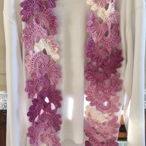 Lilás batik Virágos Dekoratív horgolt sál - ruha & divat - sál, sapka, kendő - kendő - Meska.hu