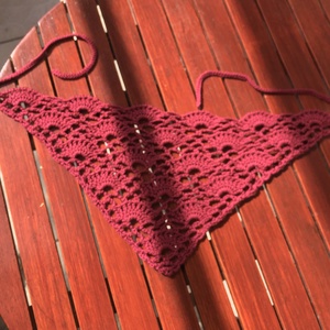 Borvörös  horgolt  bandana kendő - ruha & divat - sál, sapka, kendő - kendő - Meska.hu