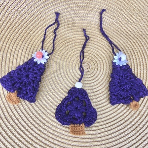 Lila karácsonyfa dísz , Otthon & Életmód, Dekoráció, Asztal és polc dekoráció, Asztaldísz, Horgolás, MESKA