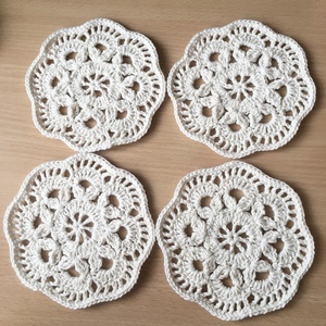 Virágos alátét  - Meska.hu