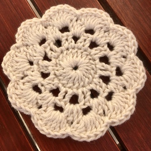 Virágos natúr alátét  - otthon & életmód - konyhafelszerelés, tálalás - sütés, főzés - edényalátét - Meska.hu