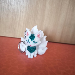 Fehér kilencfarkú róka kulcstartó - Meska.hu