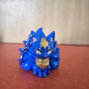 Kék kilencfarkú róka kulcstartó - Meska.hu