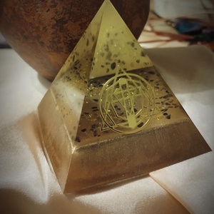 Több színű piramis orgonit , Otthon & Életmód, Dekoráció, Spiritualitás, Orgonit piramis, Ékszerkészítés, Mindenmás, MESKA