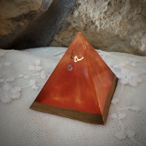 Piramis - otthon & életmód - dekoráció - asztal és polc dekoráció - asztaldísz - Meska.hu