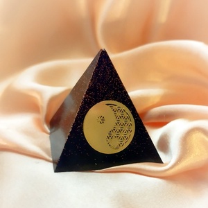 Piramis  - otthon & életmód - dekoráció - asztal és polc dekoráció - asztaldísz - Meska.hu