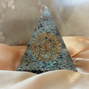 Orgonit piramis  - otthon & életmód - dekoráció - asztal és polc dekoráció - asztaldísz - Meska.hu