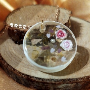 Nöi nyaklánc romantikus medállal - ékszer - nyaklánc - medál - Meska.hu