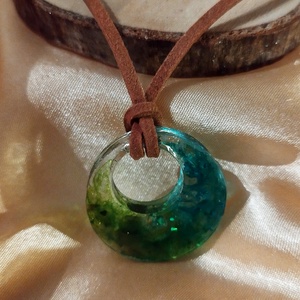 Női színes medálok hosszú műbőrre fűzve, Ékszer, Nyaklánc, Medál, Ékszerkészítés, MESKA