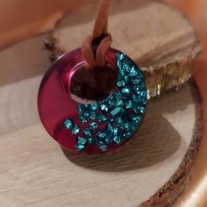 Női színes medálok hosszú műbőrre fűzve - ékszer - nyaklánc - medál - Meska.hu