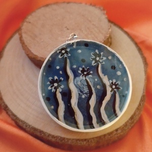 Kézzel festett női medálok epoxi gyantával befedve - ékszer - nyaklánc - medál - Meska.hu
