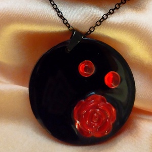 Füst színű és piros fülbevaló és medál szett - ékszer - ékszerszett - Meska.hu