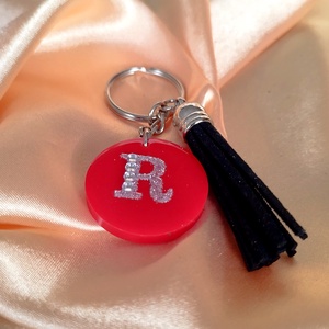 Monogrammal ellátott táskadísz/kulcstartó hozzá illő bojttal - táska & tok - kulcstartó & táskadísz - kulcstartó - Meska.hu