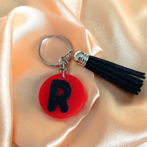 Monogrammal ellátott táskadísz/kulcstartó hozzá illő bojttal - táska & tok - kulcstartó & táskadísz - kulcstartó - Meska.hu
