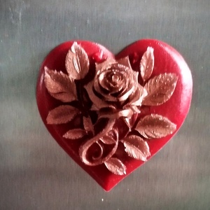 Piros szív alakú hűtőmágnes rózsával - otthon & életmód - konyhafelszerelés, tálalás - konyhai dekoráció - hűtőmágnes - Meska.hu