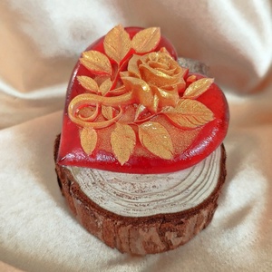 Piros szív alakú hűtőmágnes rózsával - otthon & életmód - konyhafelszerelés, tálalás - konyhai dekoráció - hűtőmágnes - Meska.hu