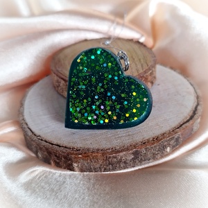 Zöld szív alakú medál strasszokkal díszítve  - ékszer - nyaklánc - medál - Meska.hu