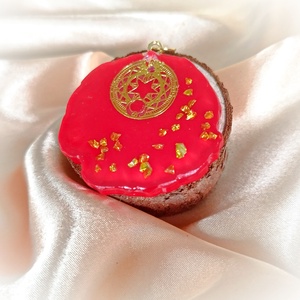 Piros medál arany diszítéssel - ékszer - nyaklánc - medál - Meska.hu