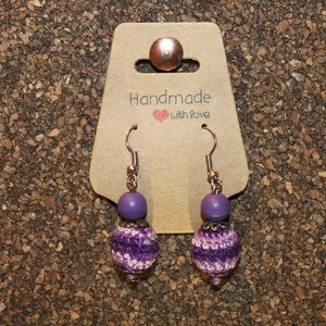 Lila csíkos horgolt gömb fülbevaló, Ékszer, Fülbevaló, Lógó fülbevaló, Horgolás, MESKA