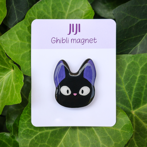 Jiji hűtőmágnes - Ghibli kollekció, Otthon & Életmód, Konyhafelszerelés, tálalás, Konyhai dekoráció, Hűtőmágnes, Gyurma, Festett tárgyak, MESKA