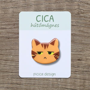 Cica hűtőmágnes - Barna cirmos Morcos, Otthon & Életmód, Konyhafelszerelés, tálalás, Konyhai dekoráció, Hűtőmágnes, Gyurma, Festett tárgyak, MESKA