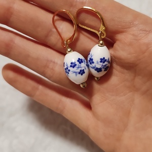 Porcelán mintás fülbevaló arany színű akasztóval, Ékszer, Fülbevaló, Lógó fülbevaló, Ékszerkészítés, MESKA