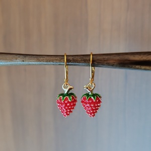 Divatos eper fülbevaló arany színű akasztóval, Ékszer, Fülbevaló, Lógó fülbevaló, Ékszerkészítés, MESKA
