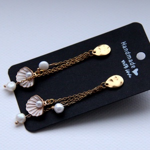 Elegáns kagylós fülbevaló arany színű akasztóval - ékszer - fülbevaló - lógó fülbevaló - Meska.hu