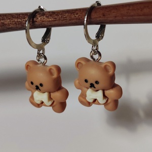 Cuki macis fülbevaló ezüst színű akasztóval - ékszer - fülbevaló - lógó fülbevaló - Meska.hu