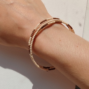 Memóriahuzalra készült kásagyöngy karkötő , Ékszer, Karkötő, Memóriadrótos karkötő, Gyöngyfűzés, gyöngyhímzés, Ékszerkészítés, MESKA