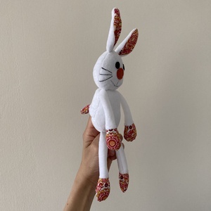 Nyuszi plüssfigura és báb egyben. - játék & sport - plüssállat & játékfigura - nyuszi - Meska.hu