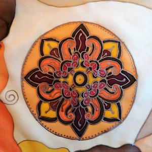 A honfoglalás kori geszterédi szablya palmettacsokra inspirálta ezt a mandala mintás kendőt - ruha & divat - Meska.hu