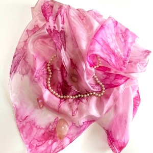 Tavaszi, kézzel festett, batikolt pink selyemkendő  - ruha & divat - sál, sapka, kendő - vállkendő - Meska.hu