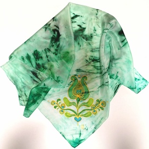 Palóc szűrminta ihlette, de színeiben újragondolt, kézzel festett hernyóselyem kendő - ruha & divat - sál, sapka, kendő - vállkendő - Meska.hu