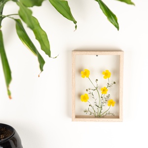 Sárga boglárka virágok fa keretben 14 x 19 cm - otthon & életmód - dekoráció - kép & falikép - üvegkép - Meska.hu
