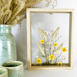 Préselt sárga boglárka virágok búzakalászokkal fa keretben 16 x 21 cm - otthon & életmód - dekoráció - kép & falikép - üvegkép - Meska.hu