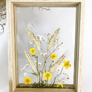 Préselt sárga boglárka virágok búzakalászokkal fa keretben 16 x 21 cm - otthon & életmód - dekoráció - kép & falikép - üvegkép - Meska.hu