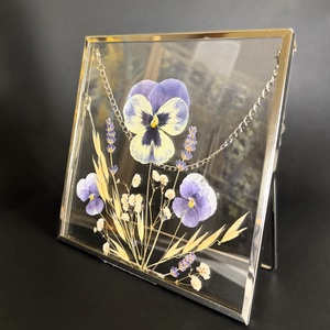 Világoskék árvácskák fátyolvirággal, levendulával és zabbal ezüstös keretben 16 x 16 cm - otthon & életmód - dekoráció - kép & falikép - képkeret - Meska.hu