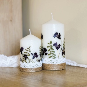Sötétkék szárított virágos gyertya ajándékcsomag DÍSZDOBOZBAN- meténg virágokkal, csipkével díszítve, Otthon & Életmód, Gyertya, illat, aroma, Gyertya, Mindenmás, MESKA
