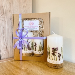 Lila szárított virágos gyertya ajándékcsomag DÍSZDOBOZBAN- Csipkével és jutazsoinórral díszítve - otthon & életmód - gyertya, illat, aroma - gyertya - Meska.hu