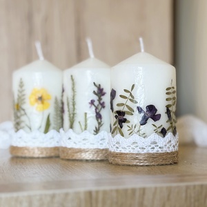 Szárított virágos gyertyák 3 db ajándékcsomag DÍSZDOBOZBAN- Csipkével jutazsinórral díszítve - otthon & életmód - gyertya, illat, aroma - gyertya - Meska.hu