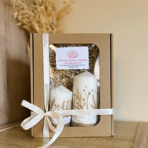 Szárított fátyolvirágos gyertya ajándékcsomag DÍSZDOBOZBAN- Csipkével és jutazsoinórral díszítve - otthon & életmód - gyertya, illat, aroma - gyertya - Meska.hu