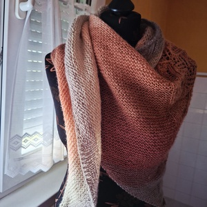 Vörösvariációkötött kendő - ruha & divat - sál, sapka, kendő - kendő - Meska.hu