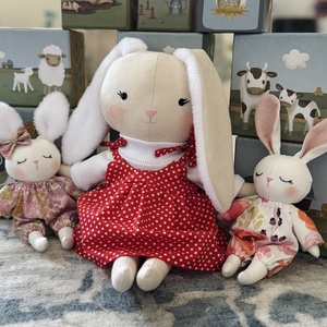 Húsvéti plüss lány nyuszi játék gyerekeknek - pöttyös ruhában és fehér pulcsiban - játék & sport - plüssállat & játékfigura - nyuszi - Meska.hu